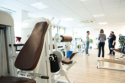 ...und Johannes Wieland in der Physiotherapiepraxis Wital in Wiesbaden. Susanne Tölzel, Felix Schwieger und Johannes Wieland