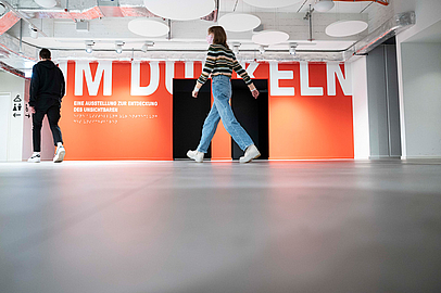 Der Eingangsbereich zum "Dialog im Dunkeln", eine Aussstellung zur Entdeckung des Unsichtbaren. Der Eingangsbereich zum "Dialog im Dunkeln"