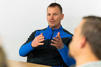 Stephan Waßmuths gute Erfahrung: "Simon Schmidthöfer passt ins Team." Stephan Waßmuth mit Simon Schmidthöfer