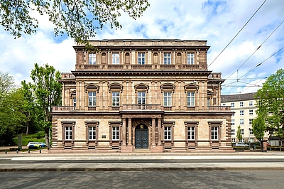 Außenansicht des historischen Ständehauses (Foto: Monika Nikolic) Außenansicht des historischen Ständehauses