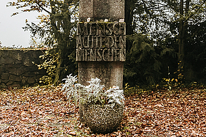 Gedenkstele in der Gedenkstätte Hadamar