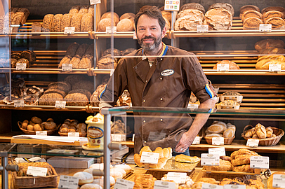 Klaus Denninger hinter der Ladentheke seiner Bäckerei Klaus Denninger hinter der Ladentheke seiner Bäckerei