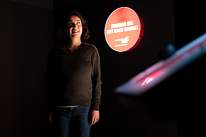 Bringt Sehenden die Welt blinder Menschen nahe: die erfahrene Guide Sezen Stearn. Guide Sezen Stearn